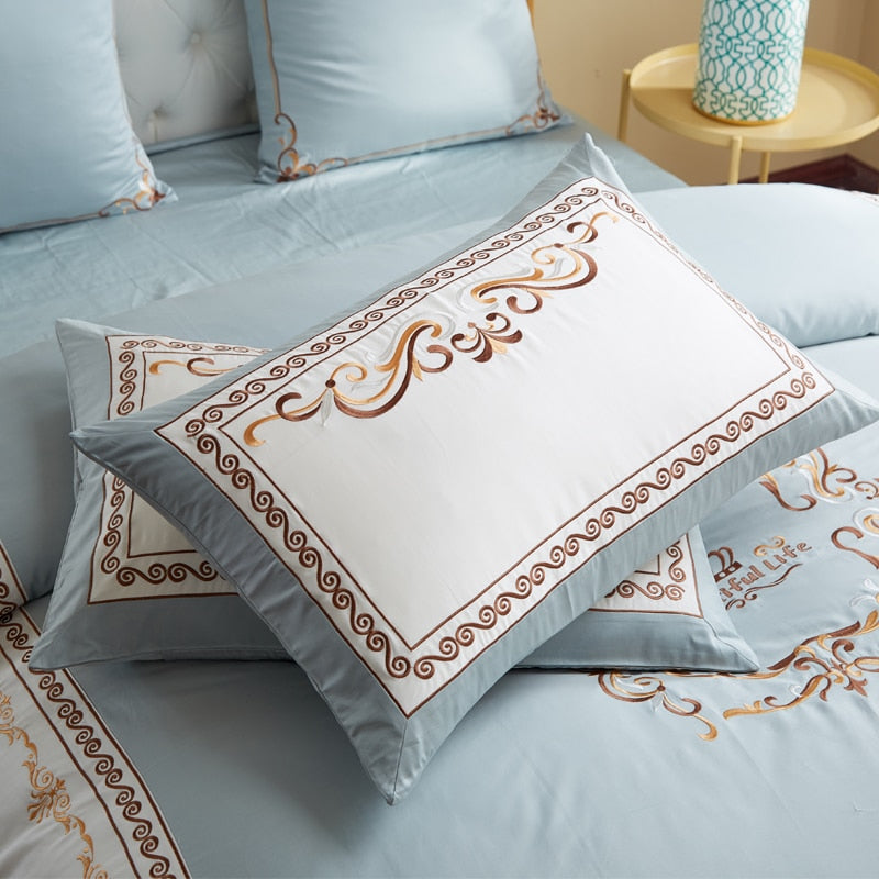 NEW Indulge in Luxury with Our Egyptian Cotton Blue & White Patchwork Duvet Cover Set - Crown Embroidery, Queen/King Size