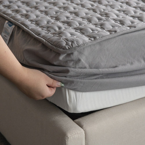 Washable Bed Cover Queen/King Size Breathable Solid Color Mattress Cover Embossed Quilted Mattress Protector